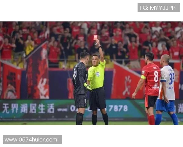 足球比赛裁判的职责与挑战解析如何提升裁判执法水平与比赛公正性